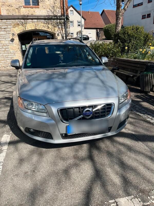 Silber Gebraucht 2009 Volvo V70 Momentum Kombi | 6.000 € (Fairer Preis) - Bild 1/4