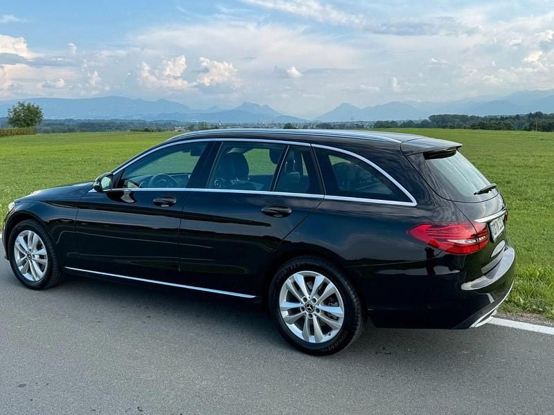 Schwarz Gebraucht 2019 Mercedes C220 Avantgarde Kombi | 21.300 € (Superpreis) - Bild 1/4