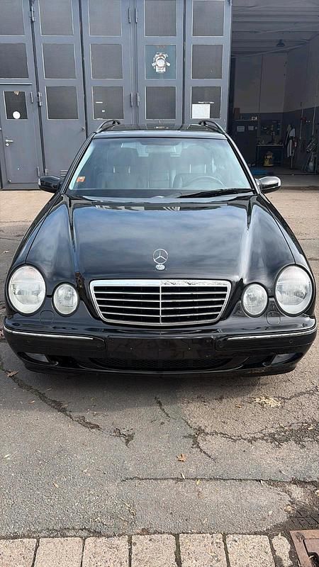 Gebraucht Mercedes E320 Avantgarde 197 PS (144 kW) 2001 Schwarz Kombi