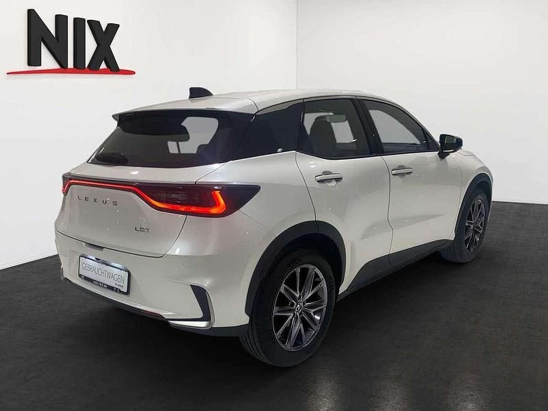 Gebraucht Lexus LBX 136 PS (100 kW) 2024 Sonic white SUV