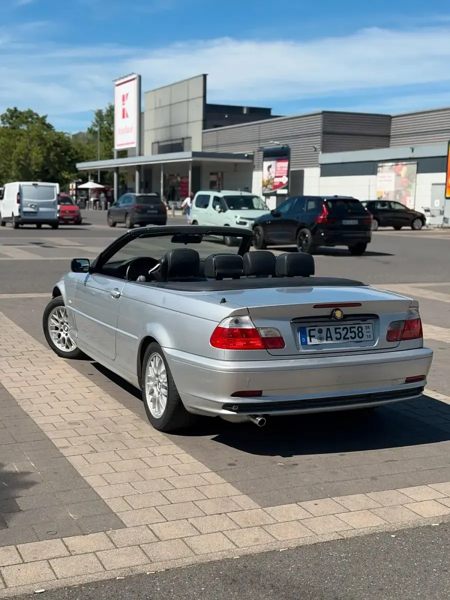 Gebraucht BMW 318 Cabriolet 145 PS (106 kW) 2002 Silber Cabrio