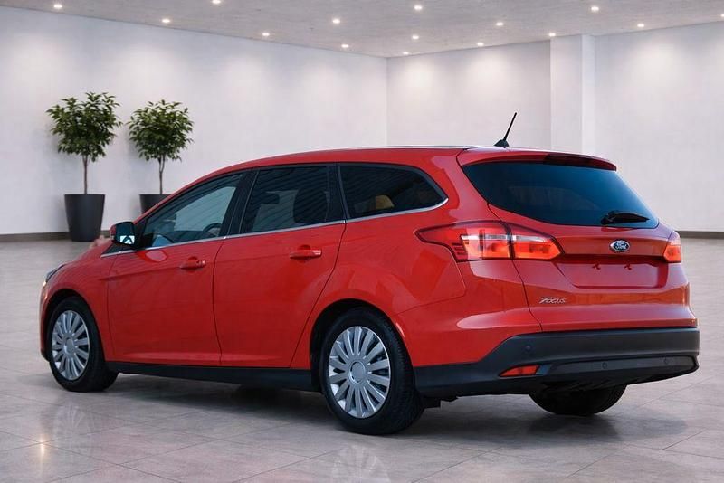 Gebraucht Ford Focus Titanium 125 PS (91 kW) 2017 Rot Kombi