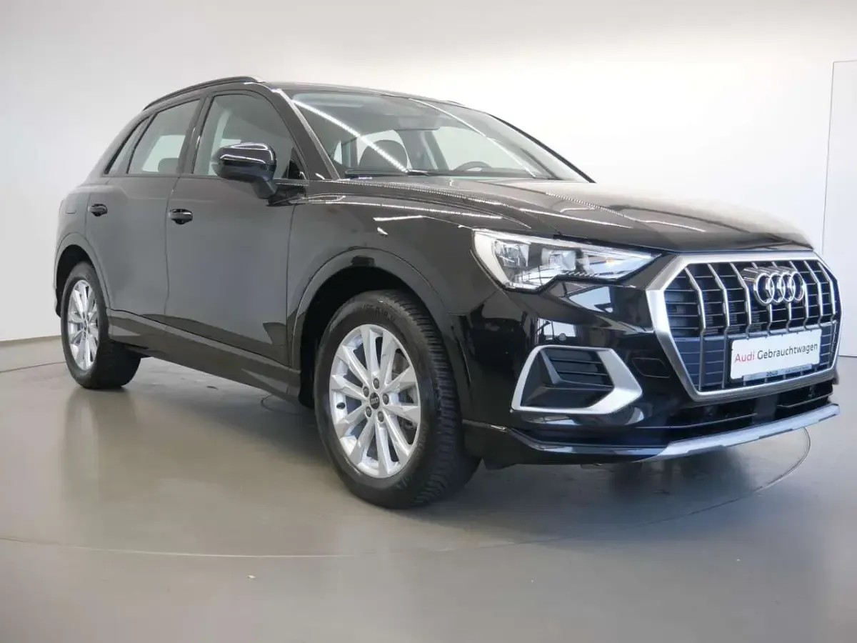 Gebraucht Audi Q3 Advanced 150 PS (110 kW) 2023 Mythosschwarz metallic SUV