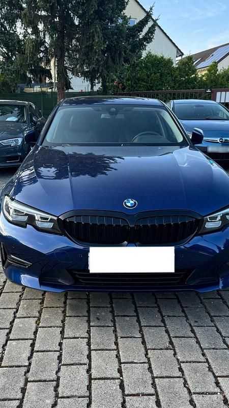 Gebraucht BMW 318 Advantage 150 PS (110 kW) 2019 Blau Limousine