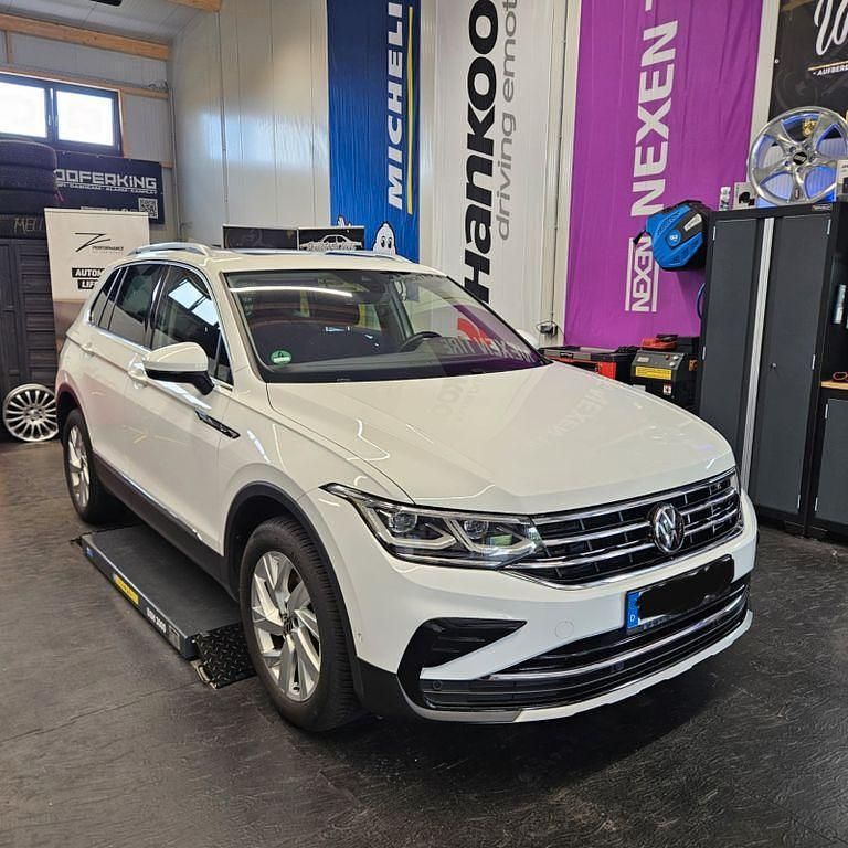 Weiß Gebraucht 2022 VW Tiguan Elegance SUV | 34.950 € (Etwas zu teuer) - Bild 1/4