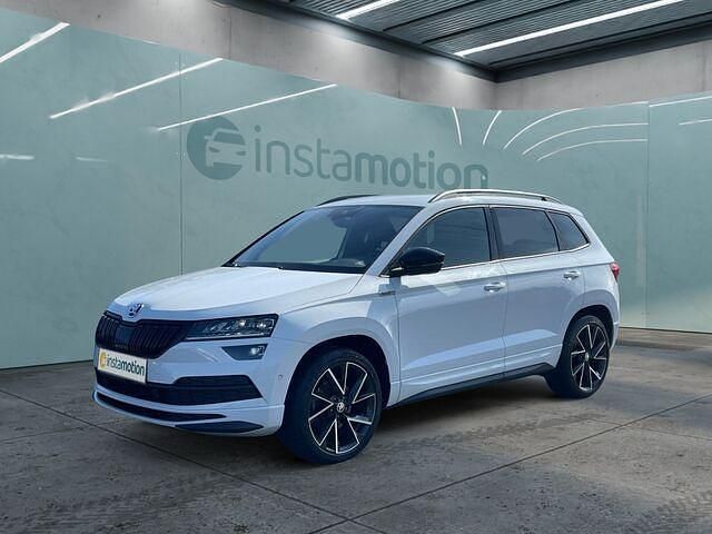 Weiß Gebraucht 2021 Skoda Karoq SportLine SUV | 31.042 € (Fairer Preis) - Bild 1/2
