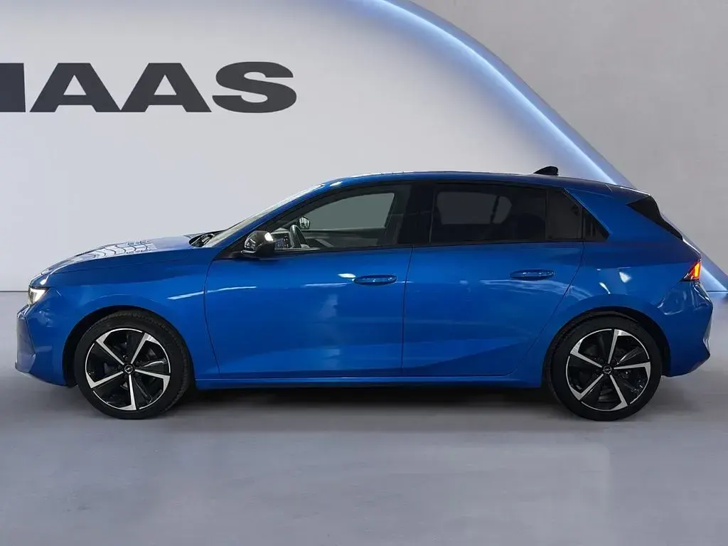 Używany Opel Astra Elegance 131 KM (96 kW) 2023 Niebieski Sedan/Limuzyna