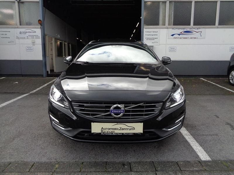 Gebraucht Volvo V60 Summum 190 PS (139 kW) 2017 Schwarz Kombi