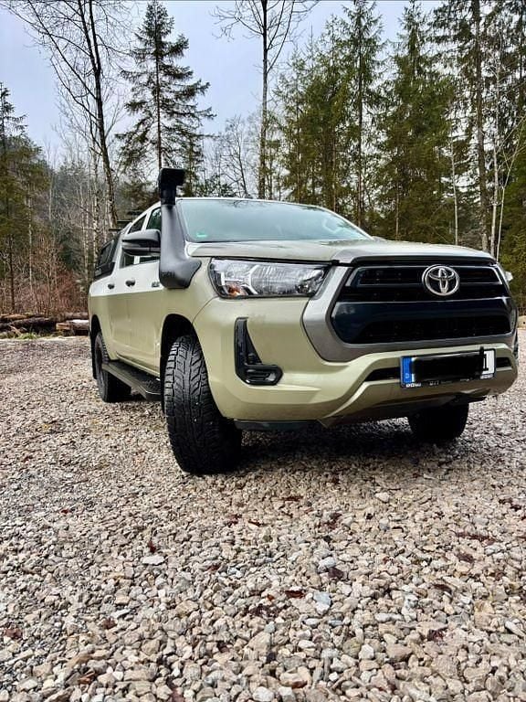 Gebraucht Toyota HiLux 150 PS (110 kW) 2022 Weiß Abholung