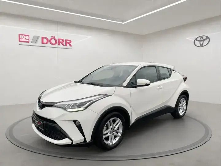 Schneeweiß Gebraucht 2023 Toyota C-HR Basis SUV | 25.390 € (Fairer Preis) - Bild 1/4