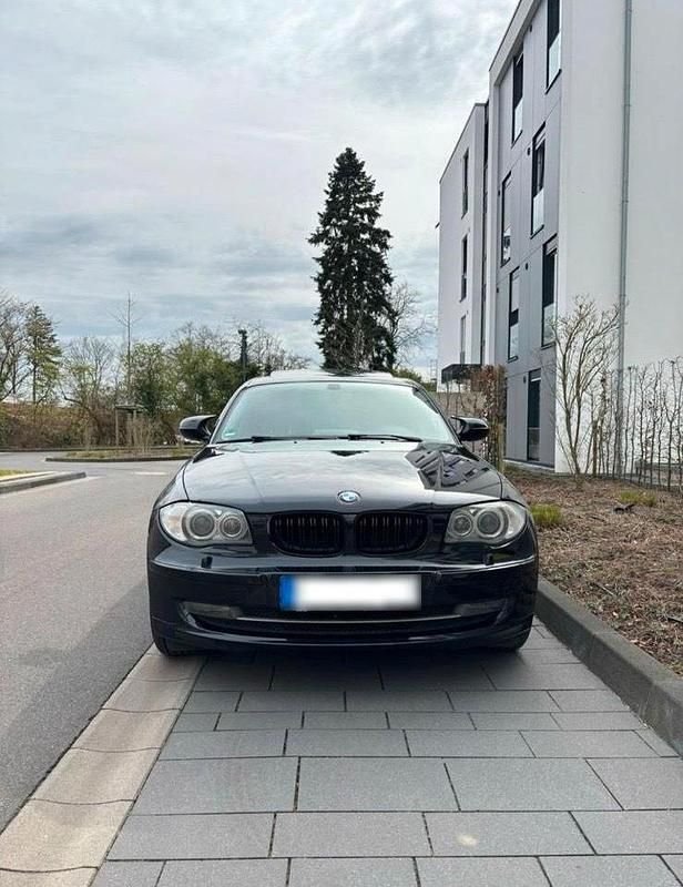Gebraucht BMW 118 143 PS (105 kW) 2011 Schwarz Kleinwagen