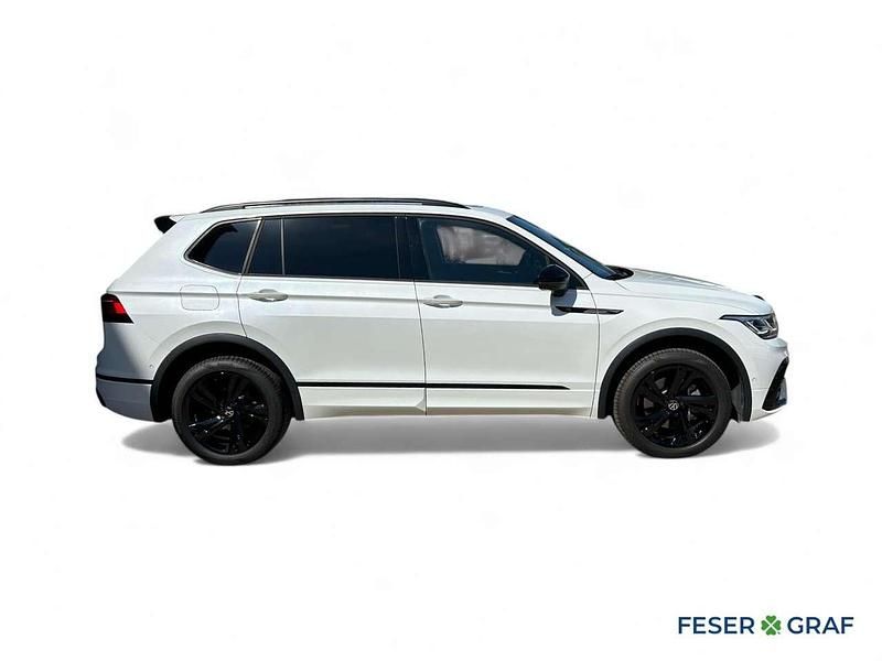 Gebraucht VW Tiguan Allspace R-line 193 PS (141 kW) 2024 Oryxweiß perlmutteffekt SUV