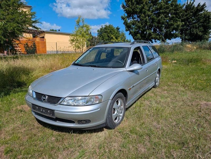 Silber Gebraucht 1999 Opel Vectra Edition Limousine | 1.750 € (Fairer Preis) - Bild 1/4