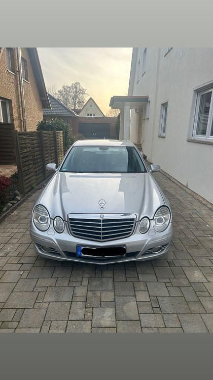Silber Gebraucht 2007 Mercedes E280 Avantgarde Limousine | 7.000 € (Fairer Preis) - Bild 1/4