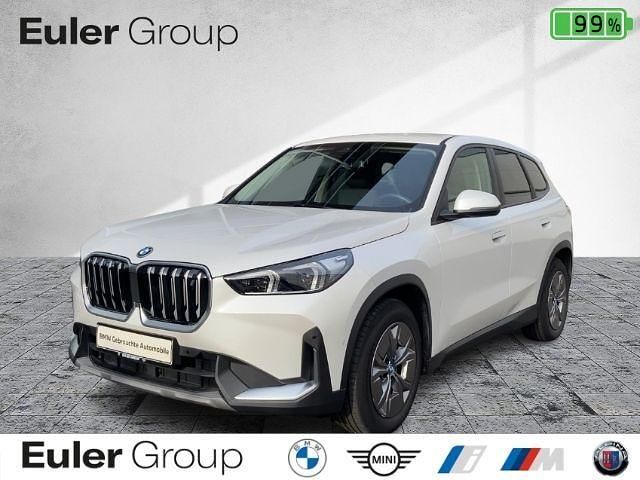 Weiss Gebraucht 2023 BMW iX1 Performance SUV | 35.988 € (Fairer Preis) - Bild 1/4