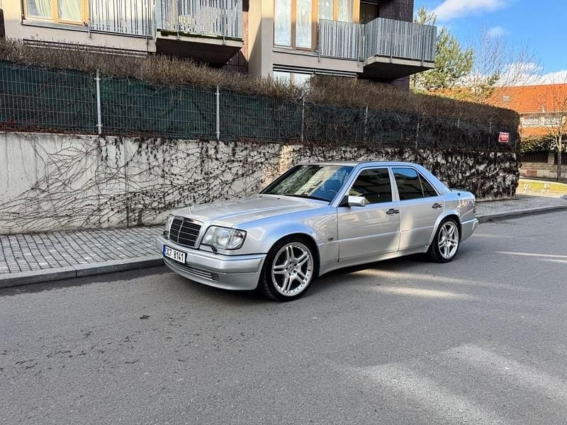 Gebraucht Mercedes E500 326 PS (239 kW) 1992 Silber Limousine