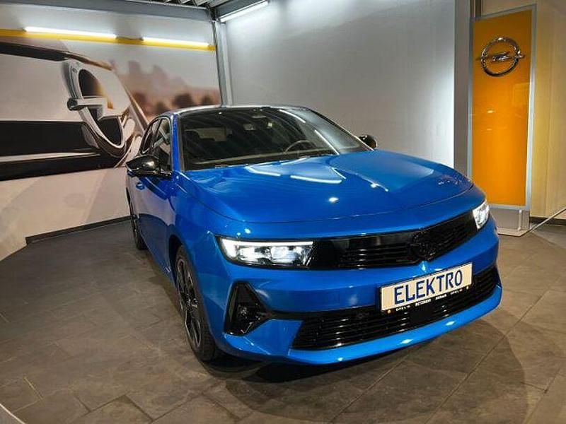 Kobalt blau (metallic) Gebraucht 2023 Opel Astra Limousine | 26.700 € (Fairer Preis) - Bild 1/4