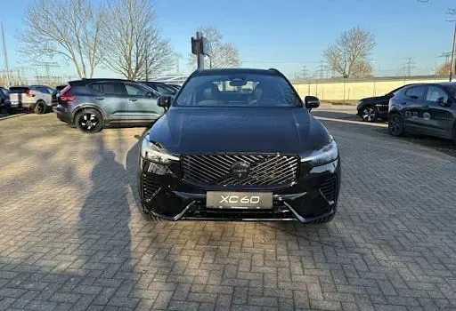 Neu Volvo XC60 Plus 250 PS (183 kW) 2026 Schwarz SUV