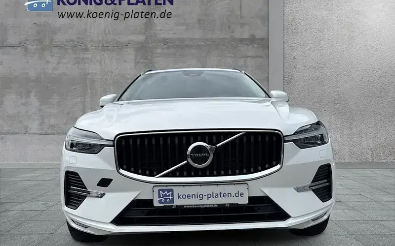 Gebraucht Volvo XC60 Core 197 PS (144 kW) 2023 Crystal white (weiß) SUV