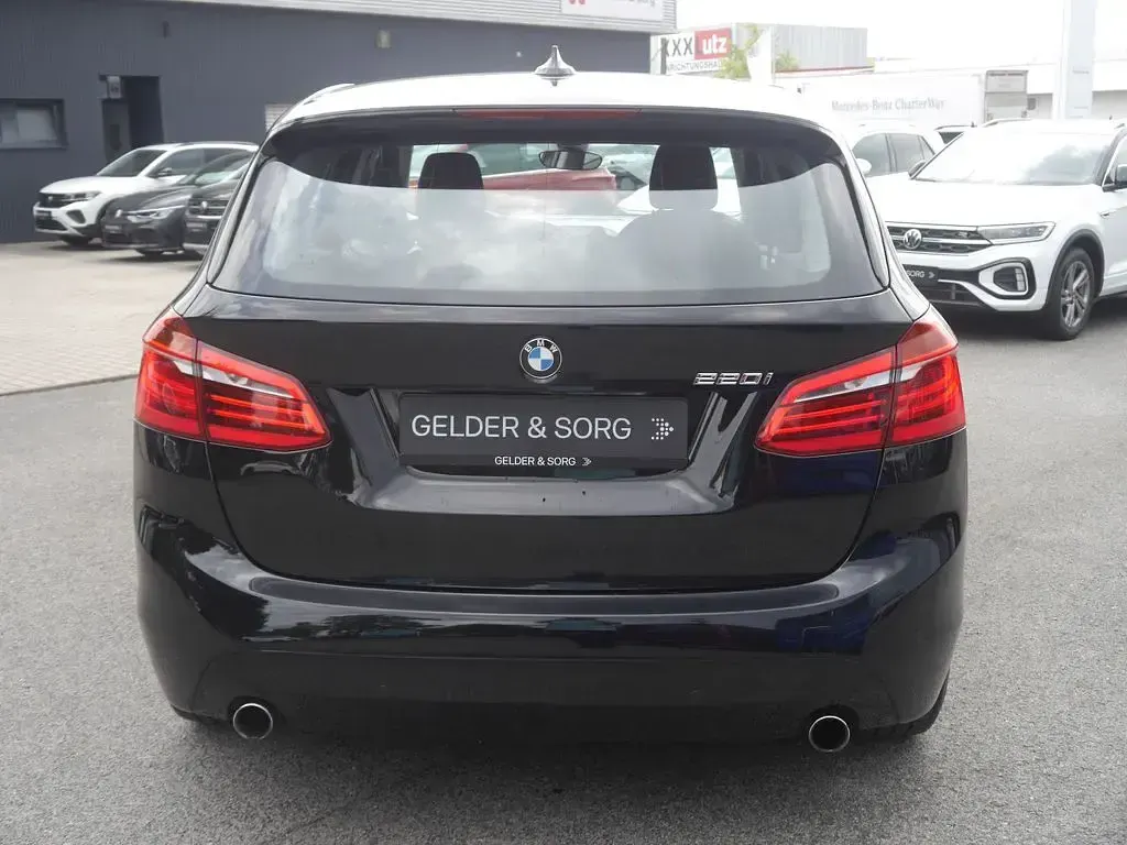 Gebraucht BMW 220 Active Tourer Advantage 192 PS (141 kW) 2017 Schwarz Van / Kleinbus