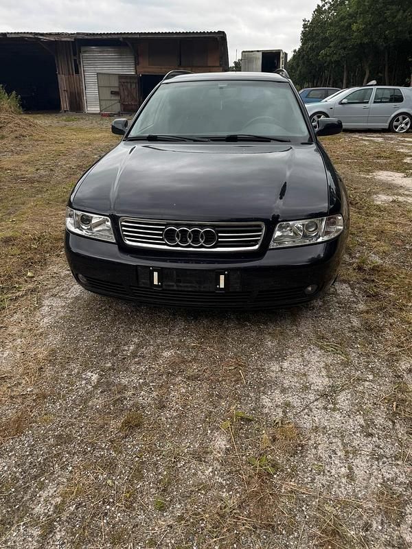 Blau Gebraucht 2000 Audi A4 Kombi | 1.000 € (Fairer Preis) - Bild 1/4