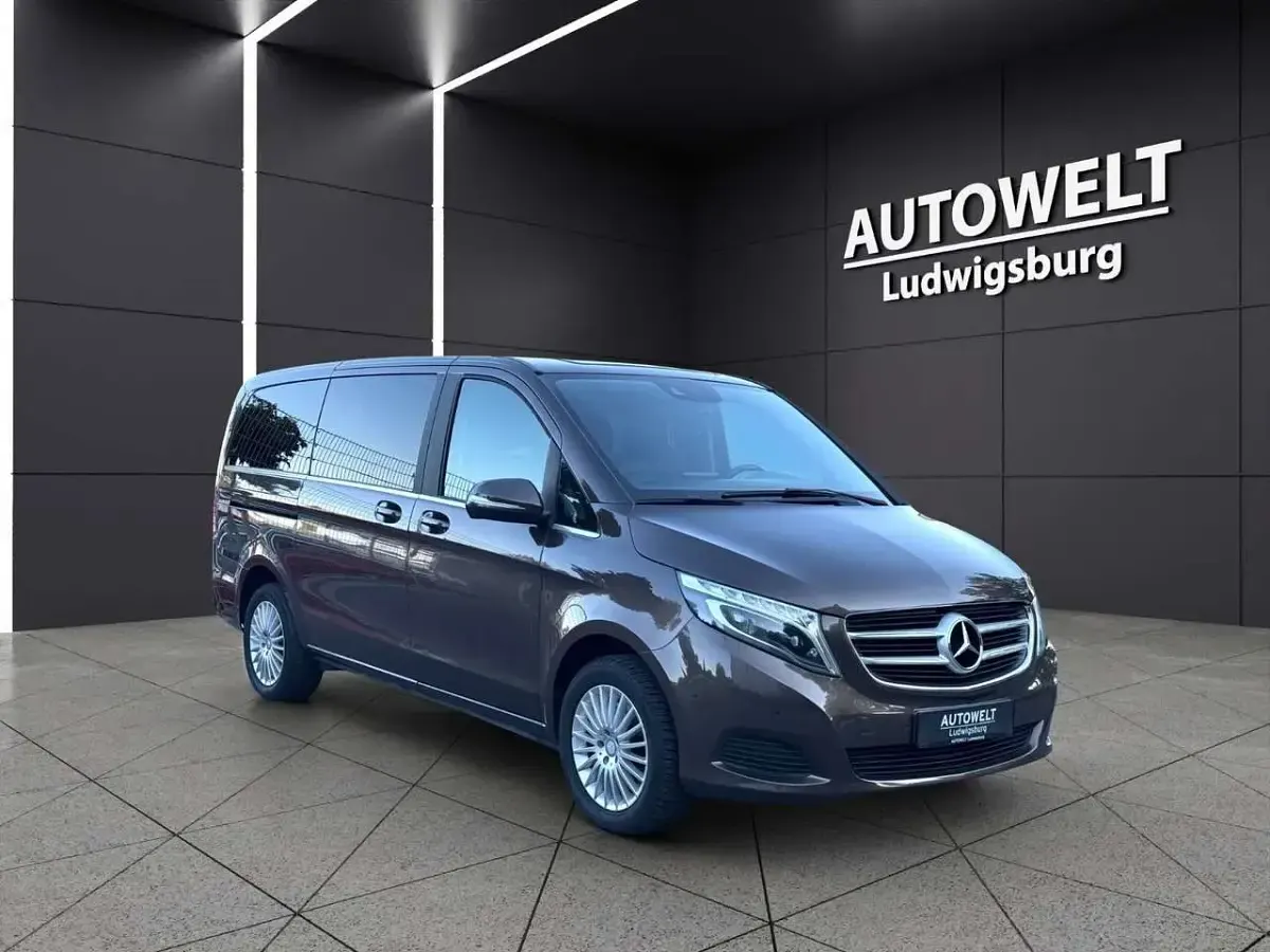 Gebraucht Mercedes V250 Avantgarde 190 PS (139 kW) 2015 Braun Van / Kleinbus