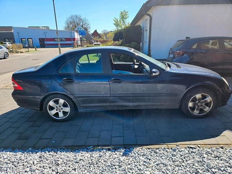 Gebraucht Mercedes C200 122 PS (89 kW) 2005 Blau Limousine