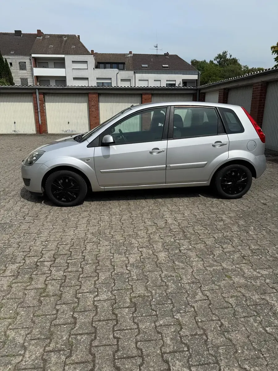 Używany Ford Fiesta 70 KM (51 kW) 2007 Szary Hatchback