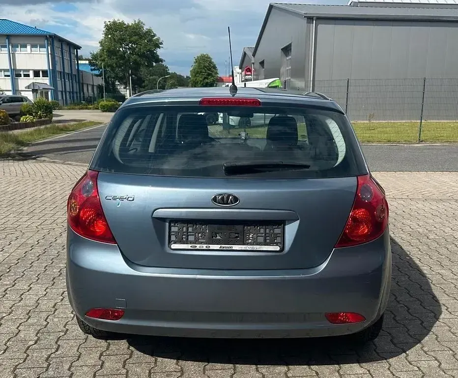 Gebraucht Kia Ceed 109 PS (80 kW) 2009 Blau Kleinwagen