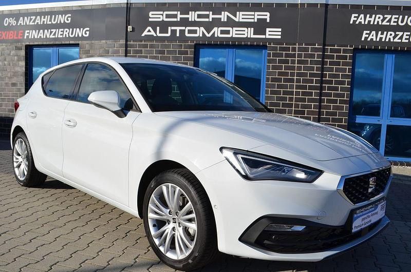 Weiß Gebraucht 2024 Seat Leon Style Limousine | 23.990 € (Superpreis) - Bild 1/4