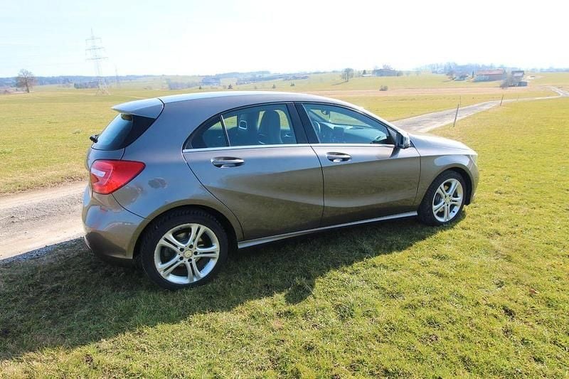 Gebraucht Mercedes A200 156 PS (114 kW) 2013 Grau Limousine
