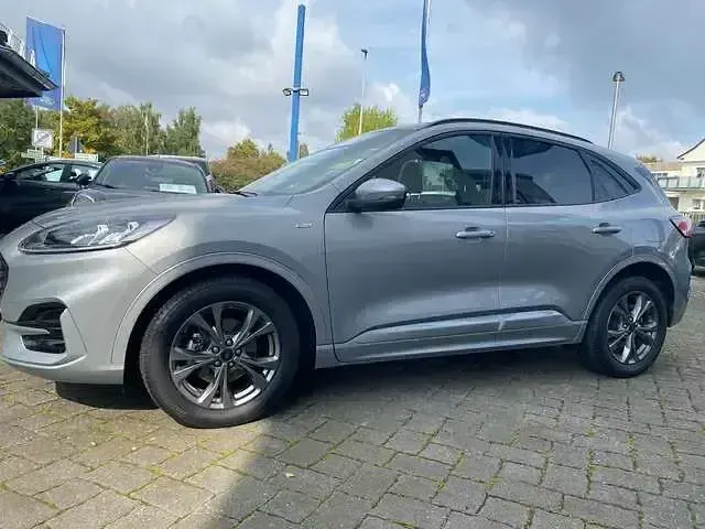 Usado Ford Kuga ST-Line X 150 HP (110 kW) 2021 Prateado SUV