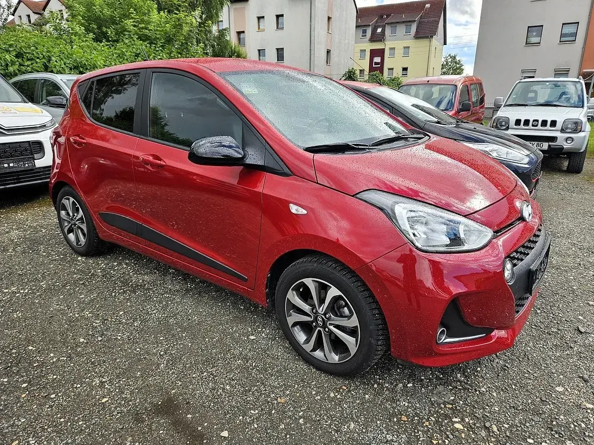 Gebraucht Hyundai i10 Passion Plus 67 PS (49 kW) 2019 Rot metallic Kleinwagen