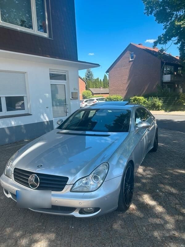 Silber Gebraucht 2004 Mercedes CLS500 Coupé | 8.500 € - Bild 1/4
