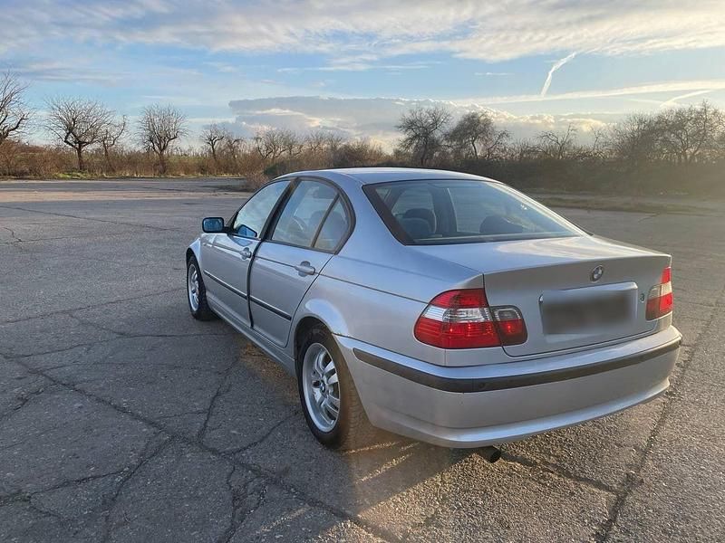 Gebraucht BMW 318 143 PS (105 kW) 2002 Silber Limousine