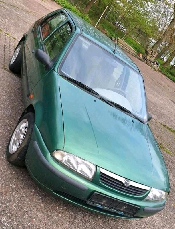 Grün Gebraucht 1998 Mazda 121 Kleinwagen | 479 € - Bild 1/4