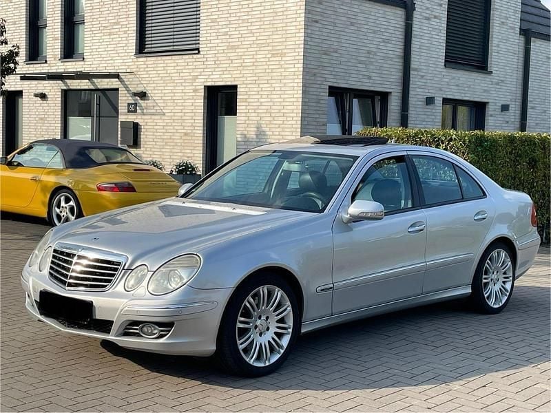 Silber Gebraucht 2008 Mercedes E320 Avantgarde Limousine | 6.790 € (Fairer Preis) - Bild 1/4