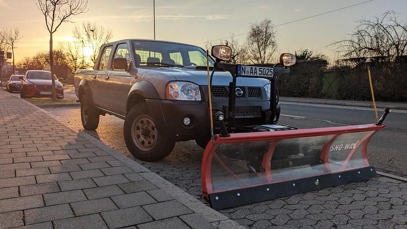 Silber Gebraucht 2009 Nissan Navara Abholung | 20.706 € - Bild 1/4