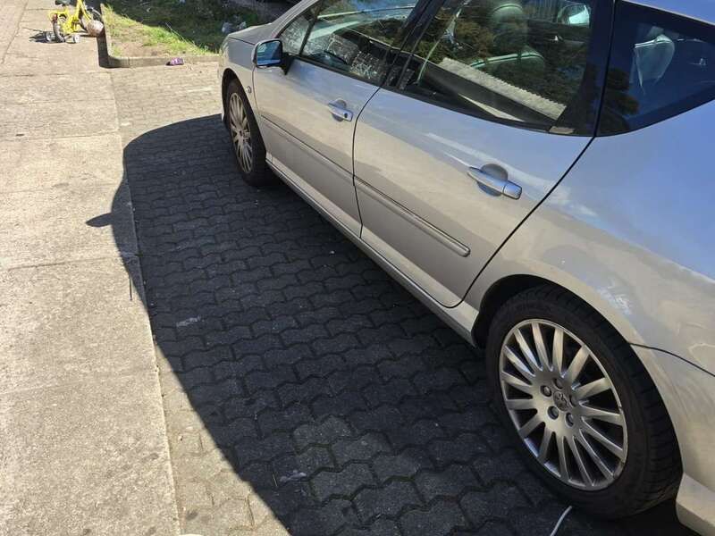 Grau Gebraucht 2009 Peugeot 407 Platinum Kombi | 4.500 € (Etwas zu teuer) - Bild 1/4