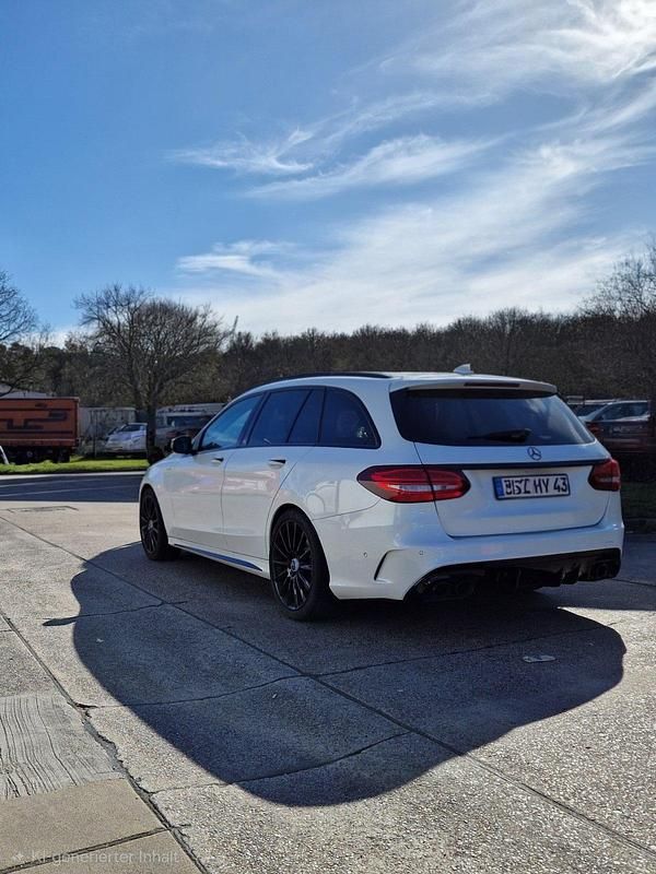 Weiß Gebraucht 2017 Mercedes C43 AMG AMG Kombi | 34.990 € (Teuer) - Bild 1/4