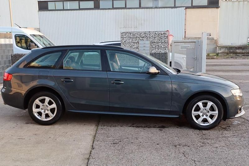 Gebraucht Audi A4 Attraction 179 PS (131 kW) 2011 Grau Kombi