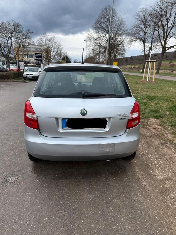Gebraucht Skoda Fabia 60 PS (44 kW) 2012 Silber Kleinwagen