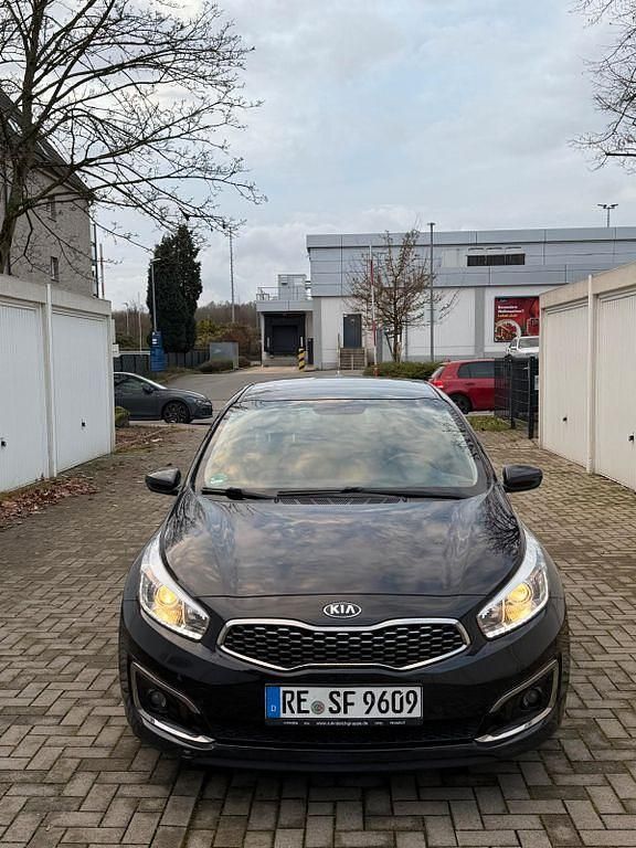 Schwarz Gebraucht 2018 Kia Ceed DREAM-TEAM Edition Kleinwagen | 10.900 € (Fairer Preis) - Bild 1/4