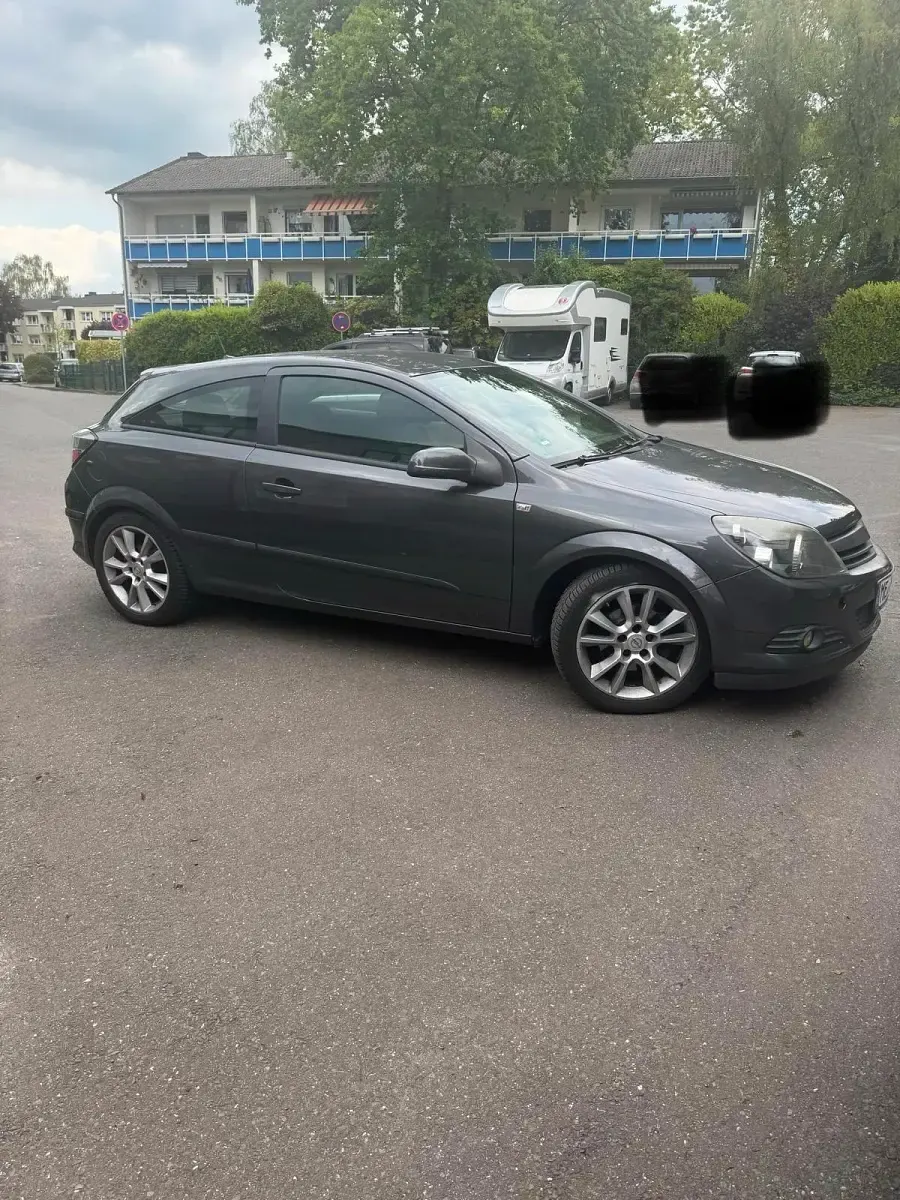Gebraucht Opel Astra GTC Sport 140 PS (102 kW) 2008 Grau Coupé