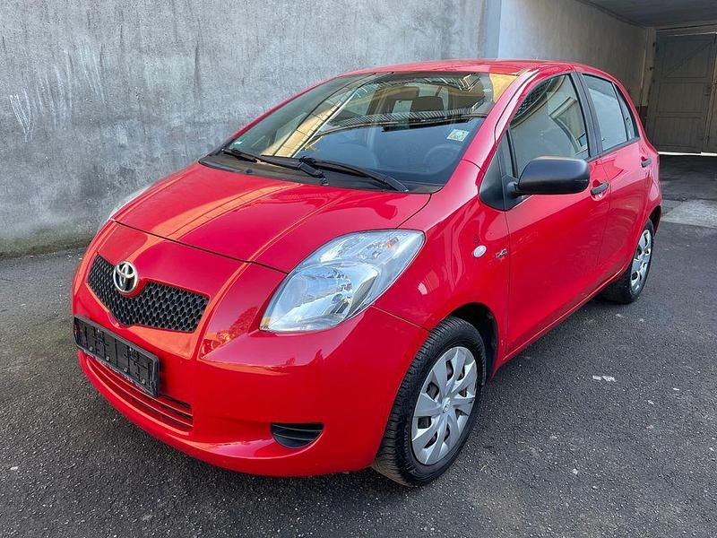 Rot Gebraucht 2006 Toyota Yaris Luna Limousine | 4.900 € (Teuer) - Bild 1/4