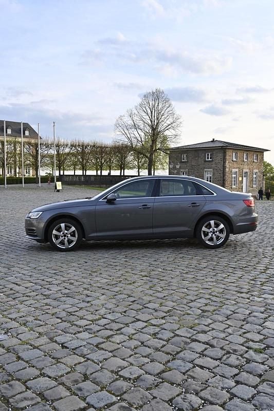 Second-hand Audi A4 Sport 150 CP (110 kW) 2018 Gri Berlinǎ