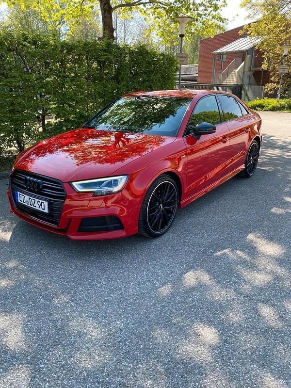 Rot Gebraucht 2019 Audi A3 S-Line Limousine | 24.000 € - Bild 1/4