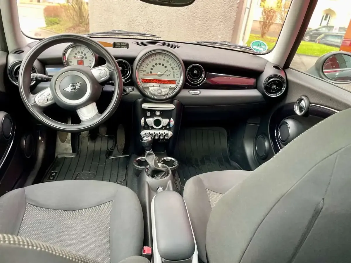 Gebraucht Mini ONE 95 PS (69 kW) 2011 Midnight black metallic Kleinwagen