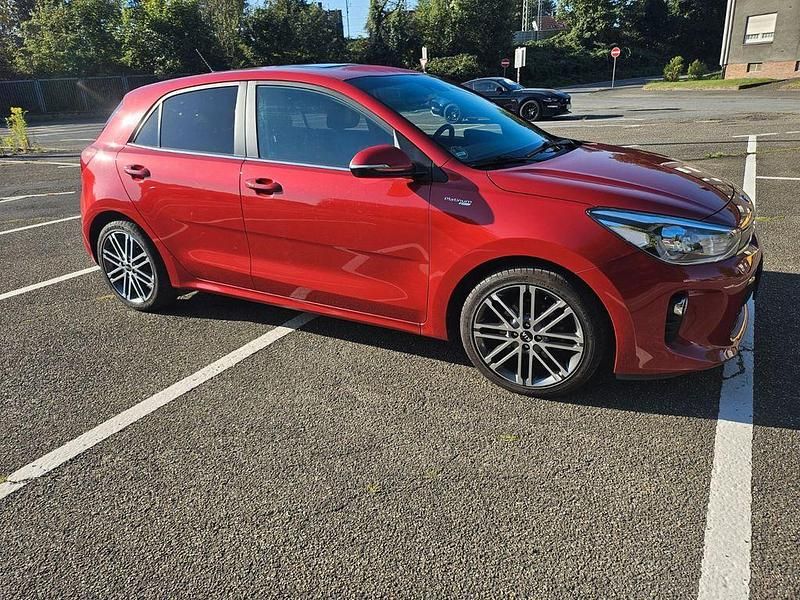 Rot Gebraucht 2017 Kia Rio Platinum Edition Limousine | 10.800 € (Guter Preis) - Bild 1/4