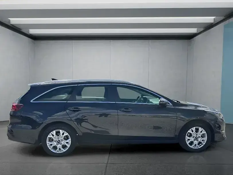 Gebraucht Kia Ceed 120 PS (88 kW) 2023 Schwarz Kleinwagen